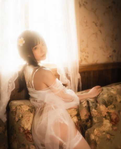 铃原エミリ