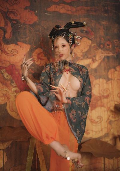 全彩无遮巨大乳尖奶老师